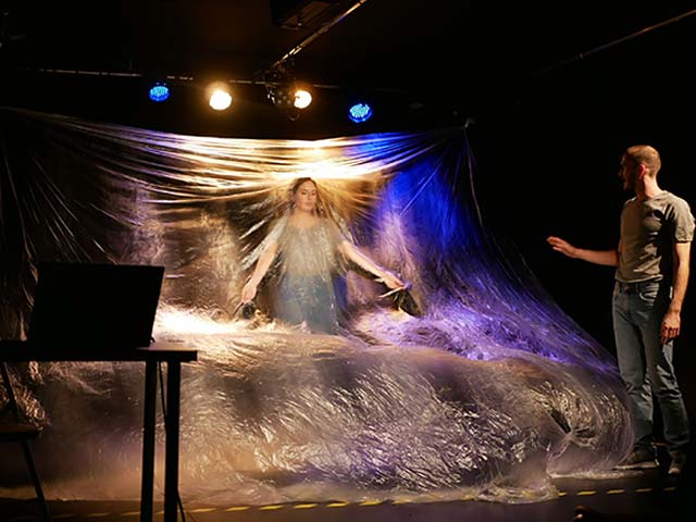 Por todas las lunas de hierro, por Poka yoke