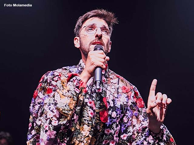 Apuntes prácticos para una investigación Julay: cancioneros, travestis, vedetes y otras ancestras, por Anto Rodríguez.